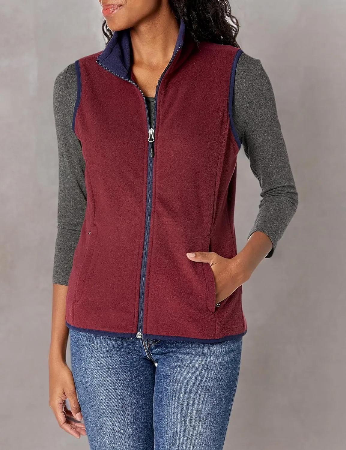 Amazon Essentials Women's Classic-Fit Sleeveless Polar Soft Fleece Vest (Available in Plus Size)