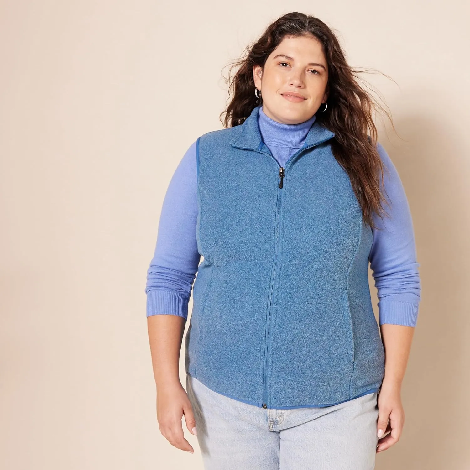Amazon Essentials Women's Classic-Fit Sleeveless Polar Soft Fleece Vest (Available in Plus Size)