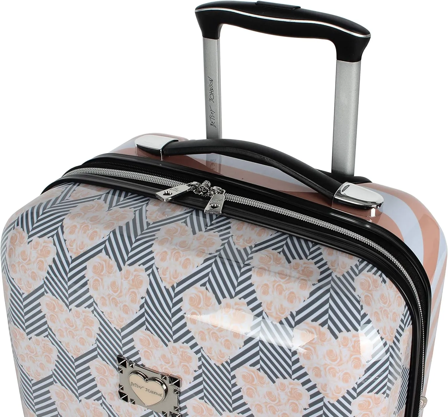 Betsey Johnson 26 Inch Checked Luggage Collection - Expandable Scratch Resistant (ABS   PC) Hardside Suitcase - Designer Lightweight Bag with 8-Rolling Spinner Wheels (Chevron Hearts)