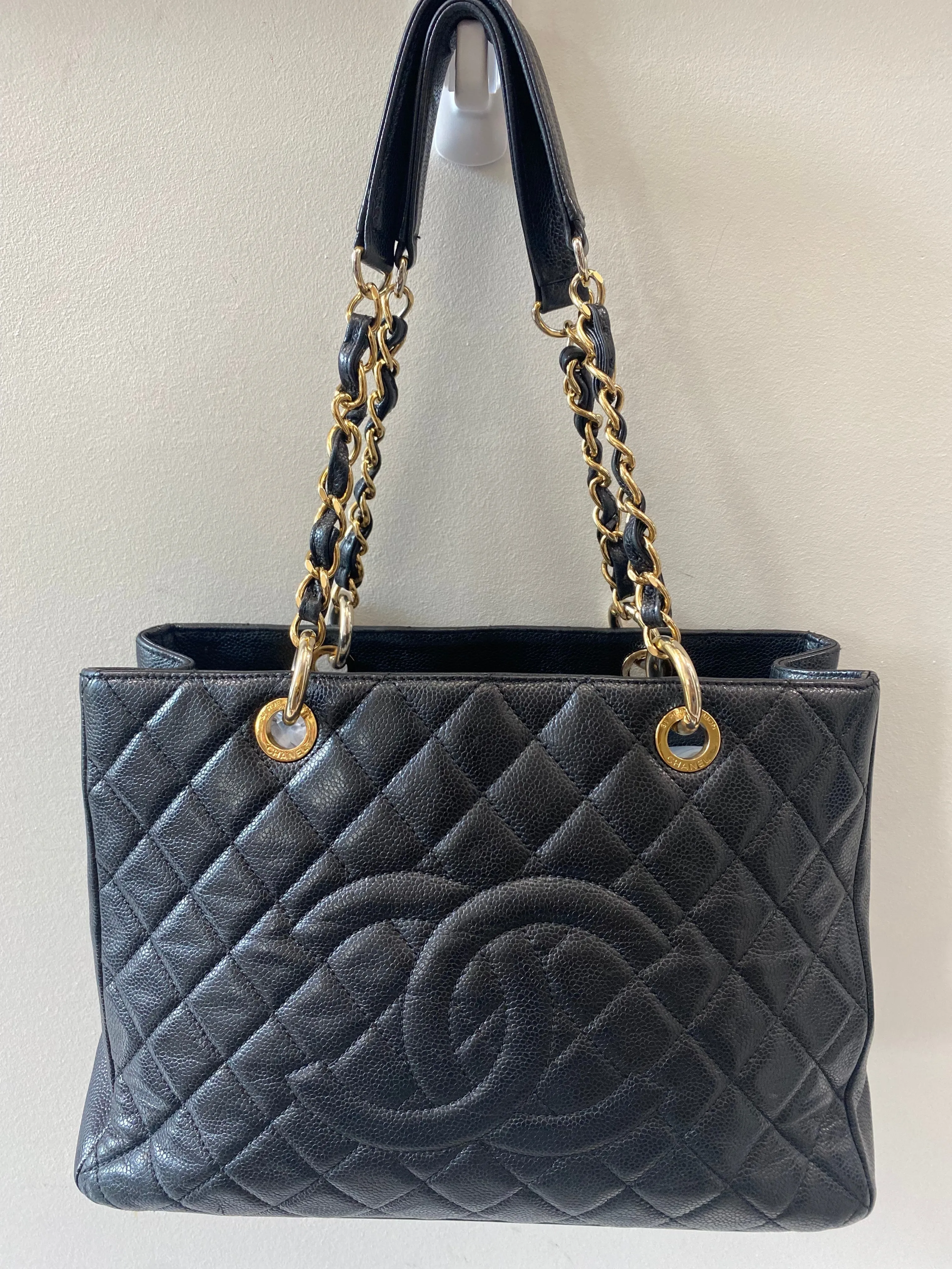 CHANEL CAVIAR QUILTED GRAND SHOPPING TOTE BAG