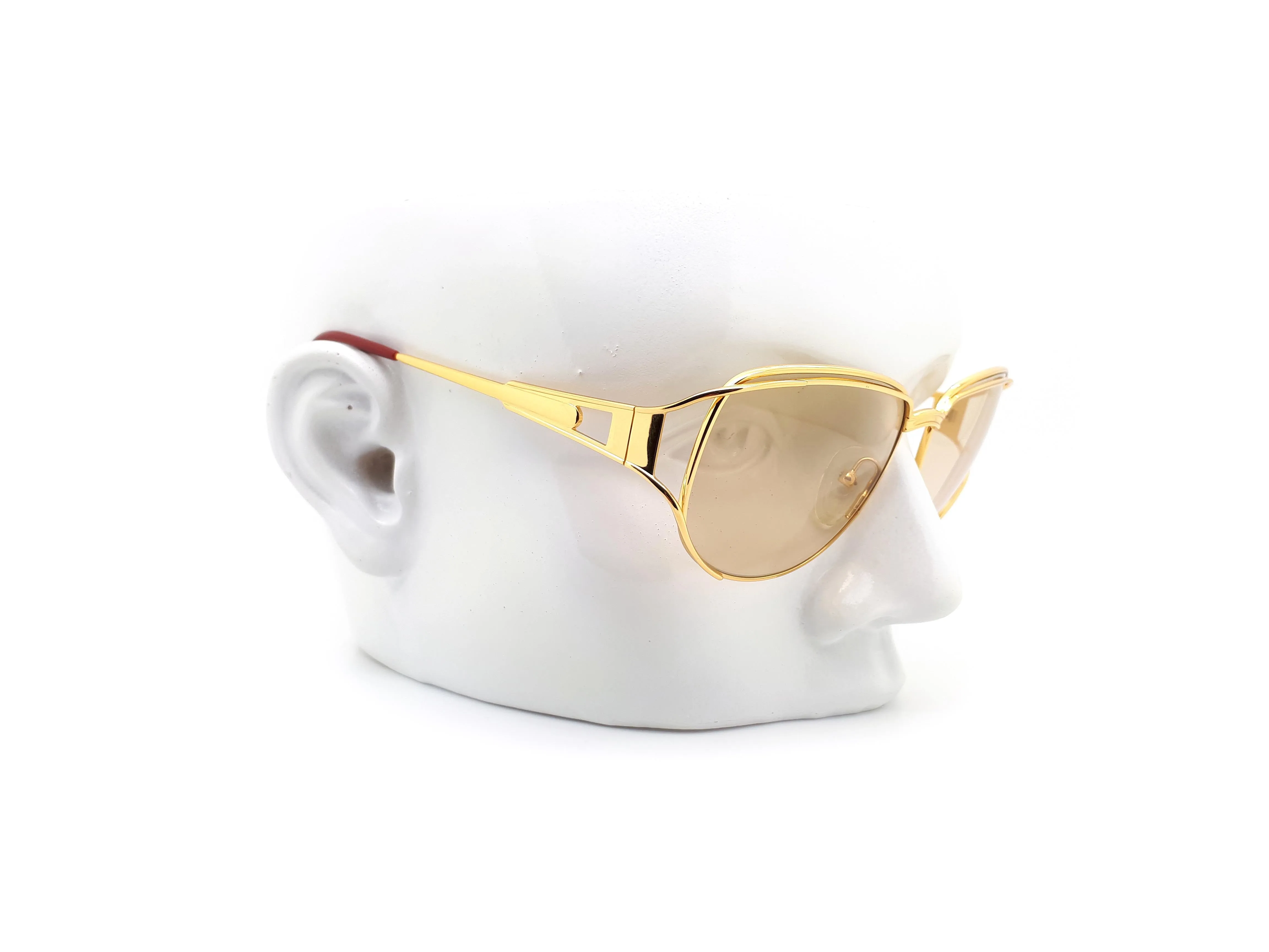 Lady Hilton - 004 995 24Kt Gold Plated