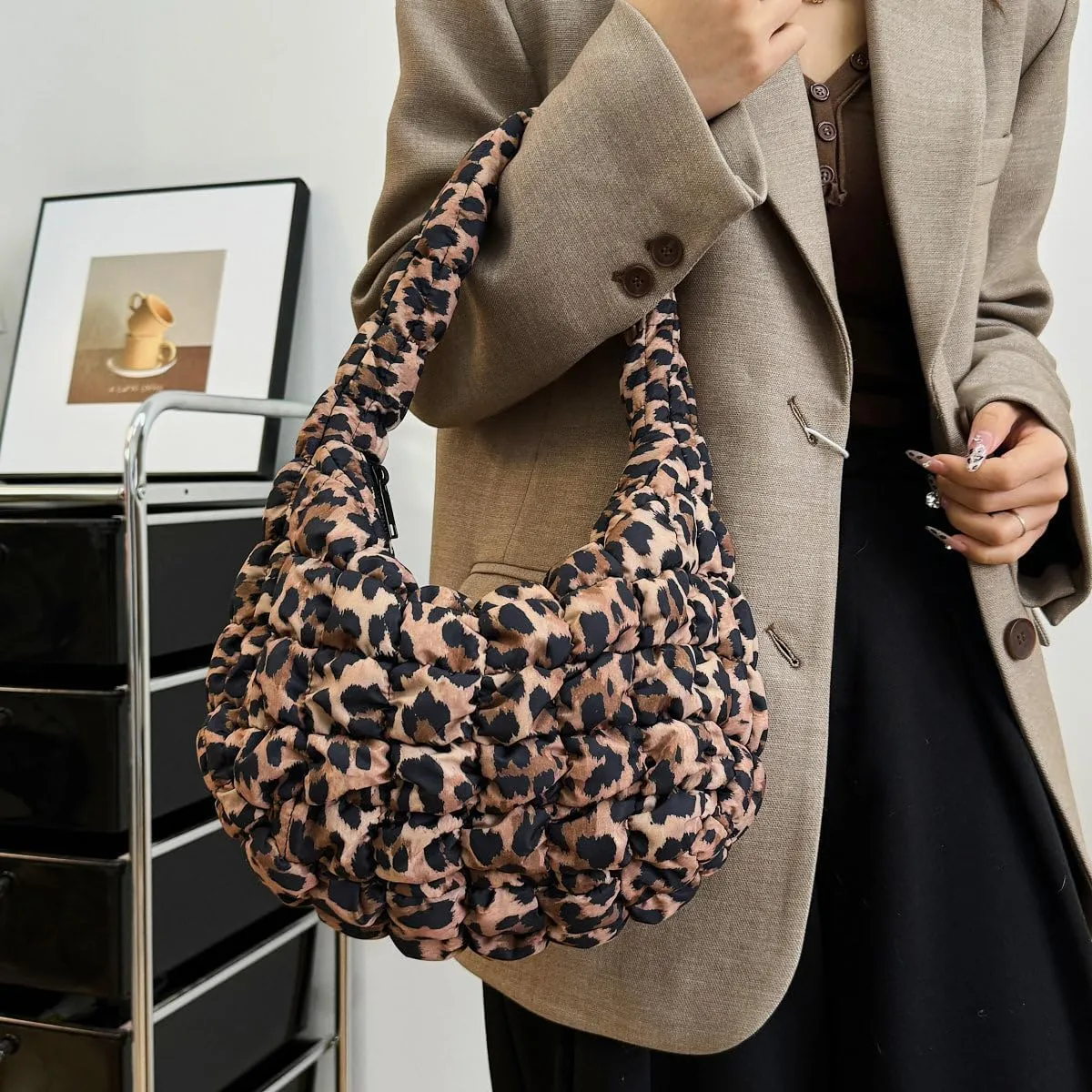 Lmbabter Leopard Tote Bag for Women Stylish Quilted Tote Handbag Lightweight Puffer Hobo Bag Padding Carryall Daypack (Brown)