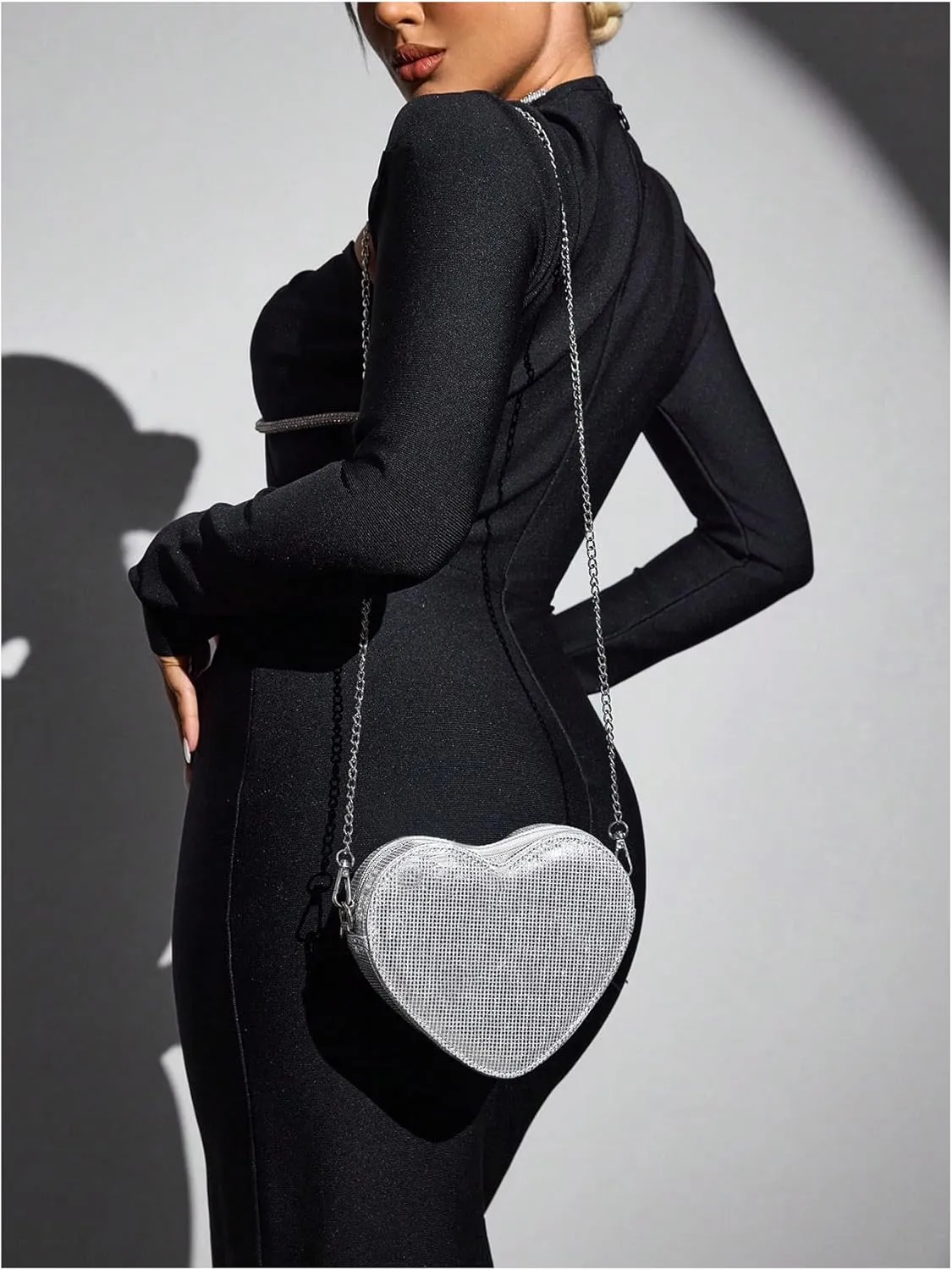 QWINEE Women's Sparkling Heart Shape Purse Novelty Mini Bag Chain Single Strap Evening Crossbody Handbags