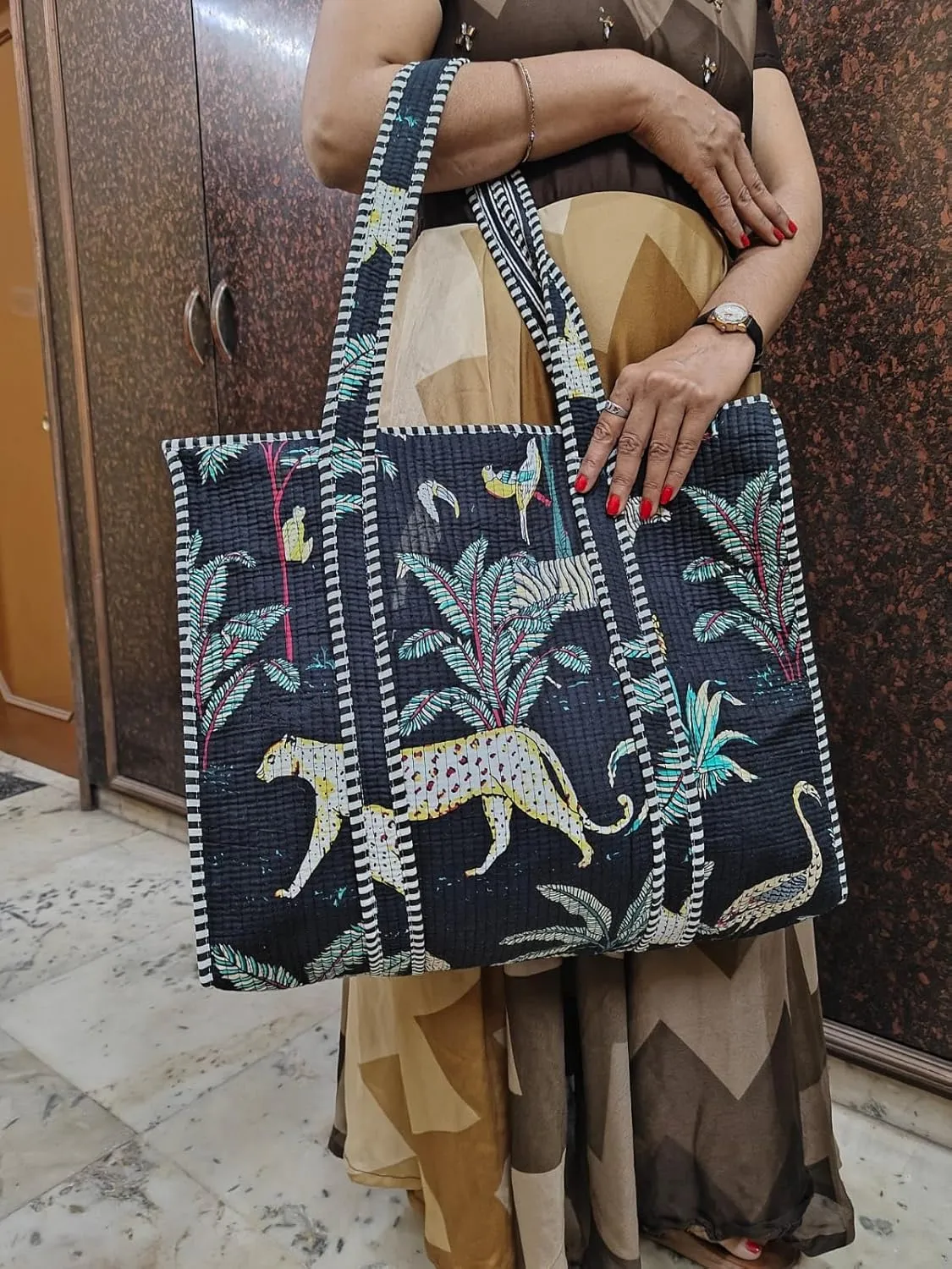 Rastogi Handicrafts Quilted Cotton Women Beautiful Printed Grocery Shopping Bag, Shoulder Bag, Tote Bag, Travel Bags