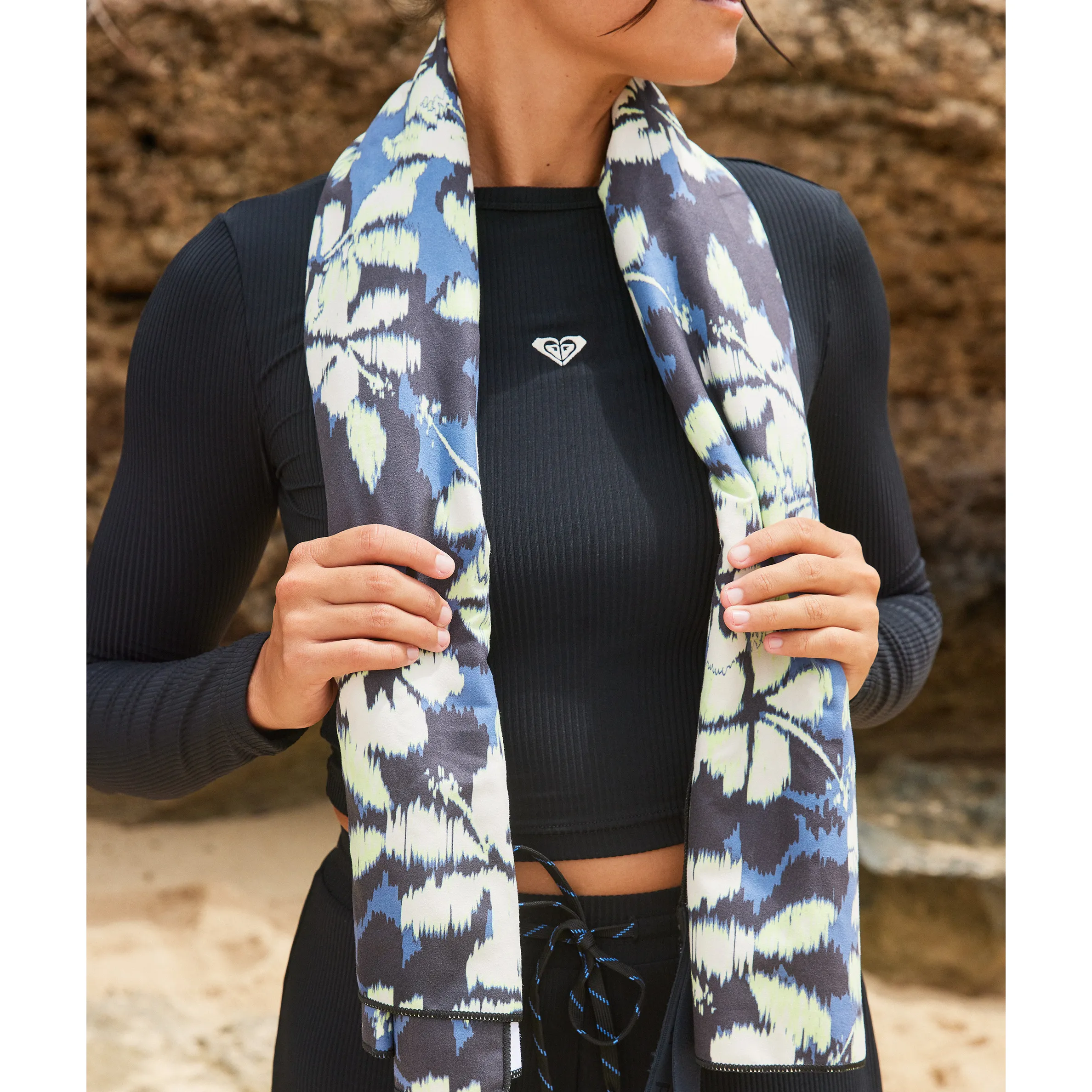 ROXY Lovely Dance Microfibre Towel - Wild Wind Hibiscus Mirage