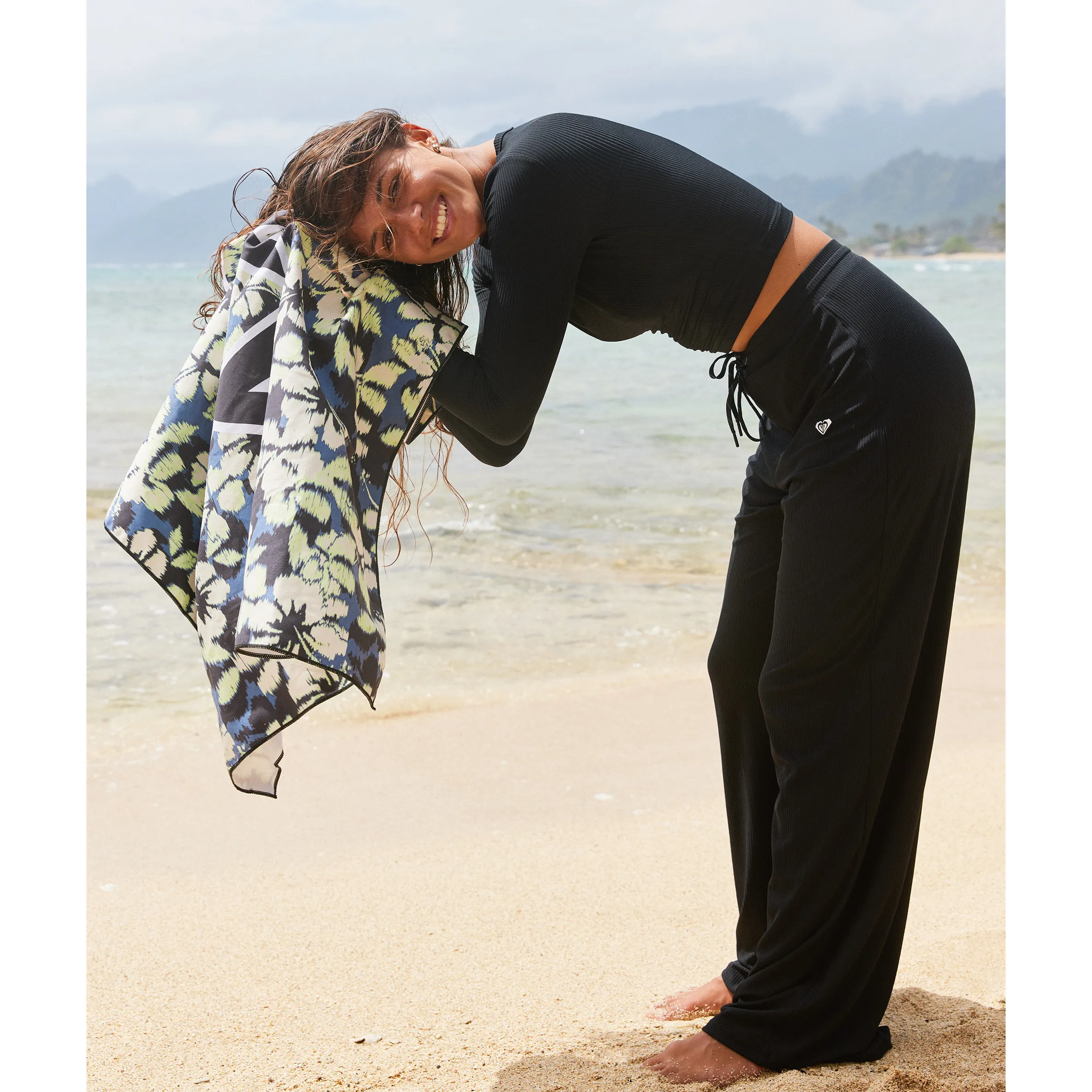 ROXY Lovely Dance Microfibre Towel - Wild Wind Hibiscus Mirage