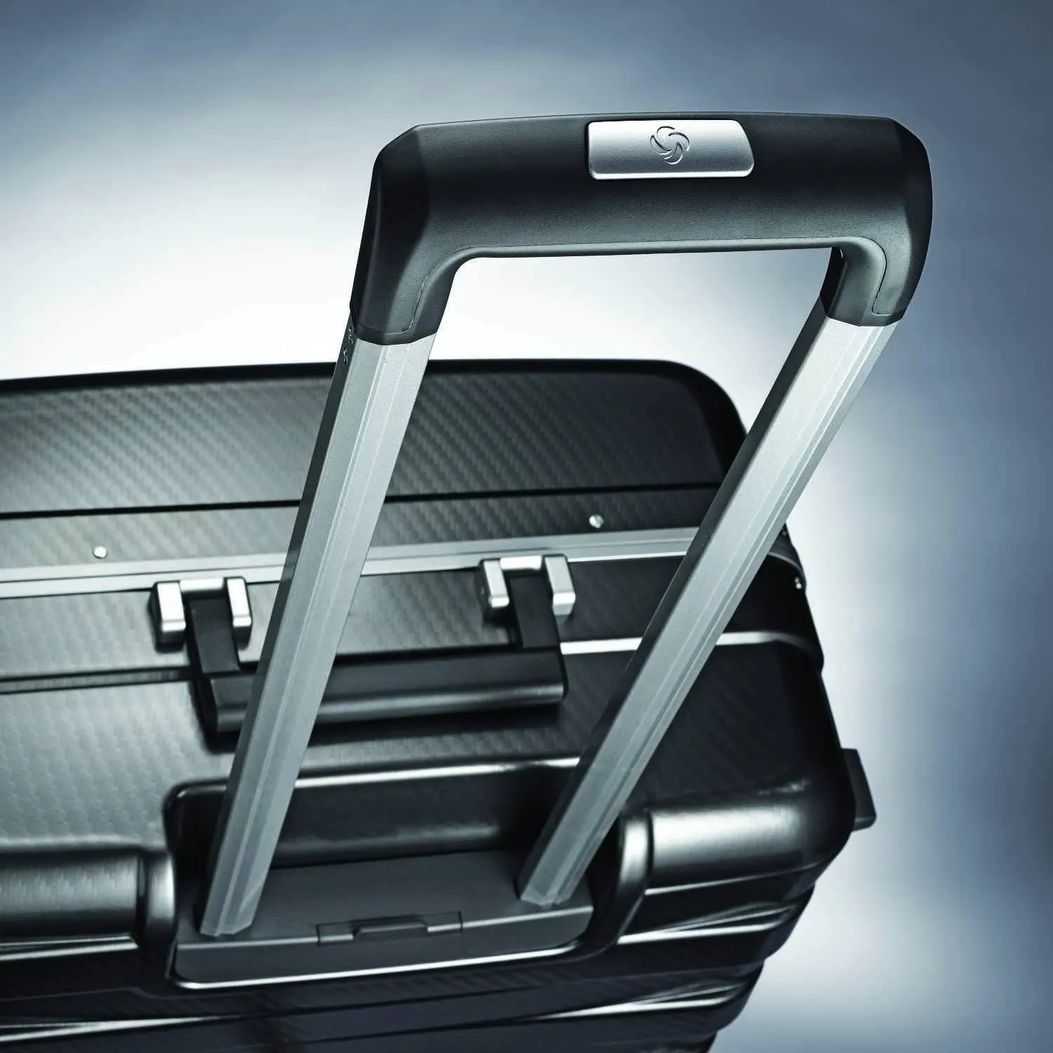 Samsonite Framelock 25" 4-Wheel Medium Luggage