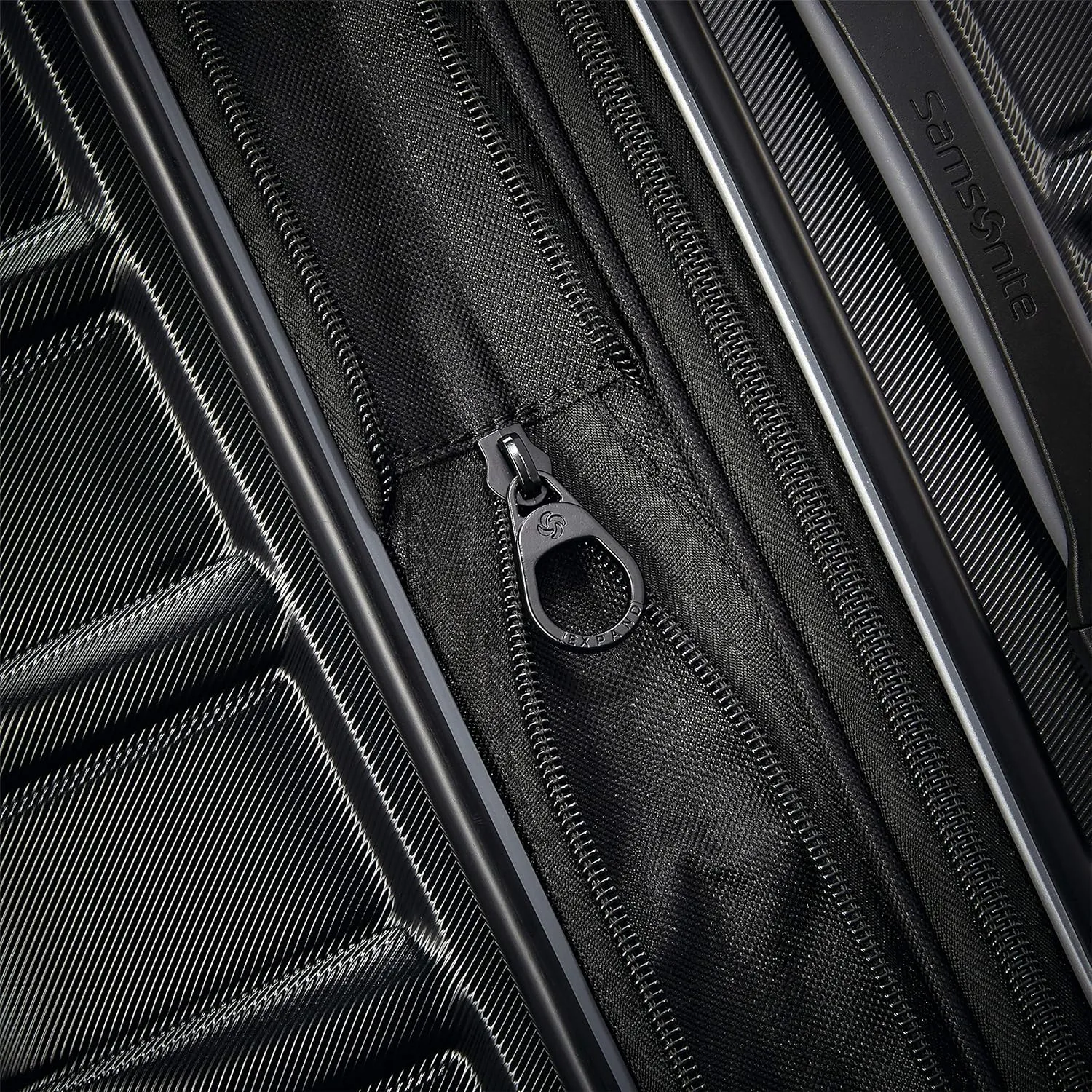 Samsonite Omni 2 24-Inch Medium Checked Hardside Luggage with 360° Spinner Wheels - Scratch Resistant Hardshell - TSA Lock - Expandable Polycarbonate Shell for Lightweight Travel - Midnight Black