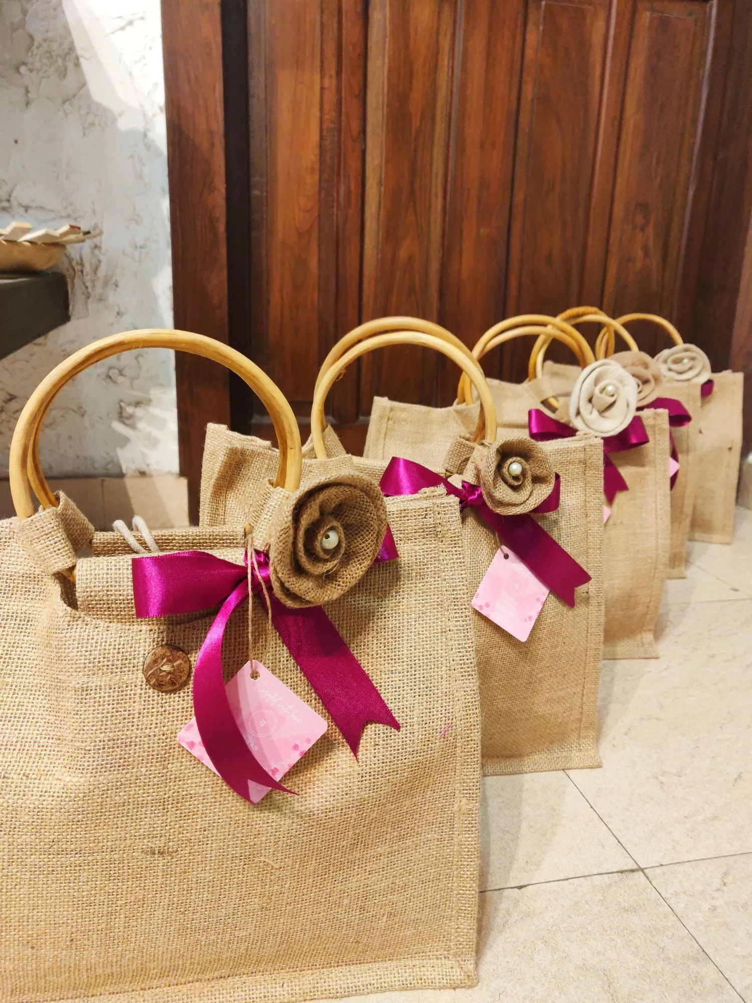 Trendy and stylish jute bag Set of 5